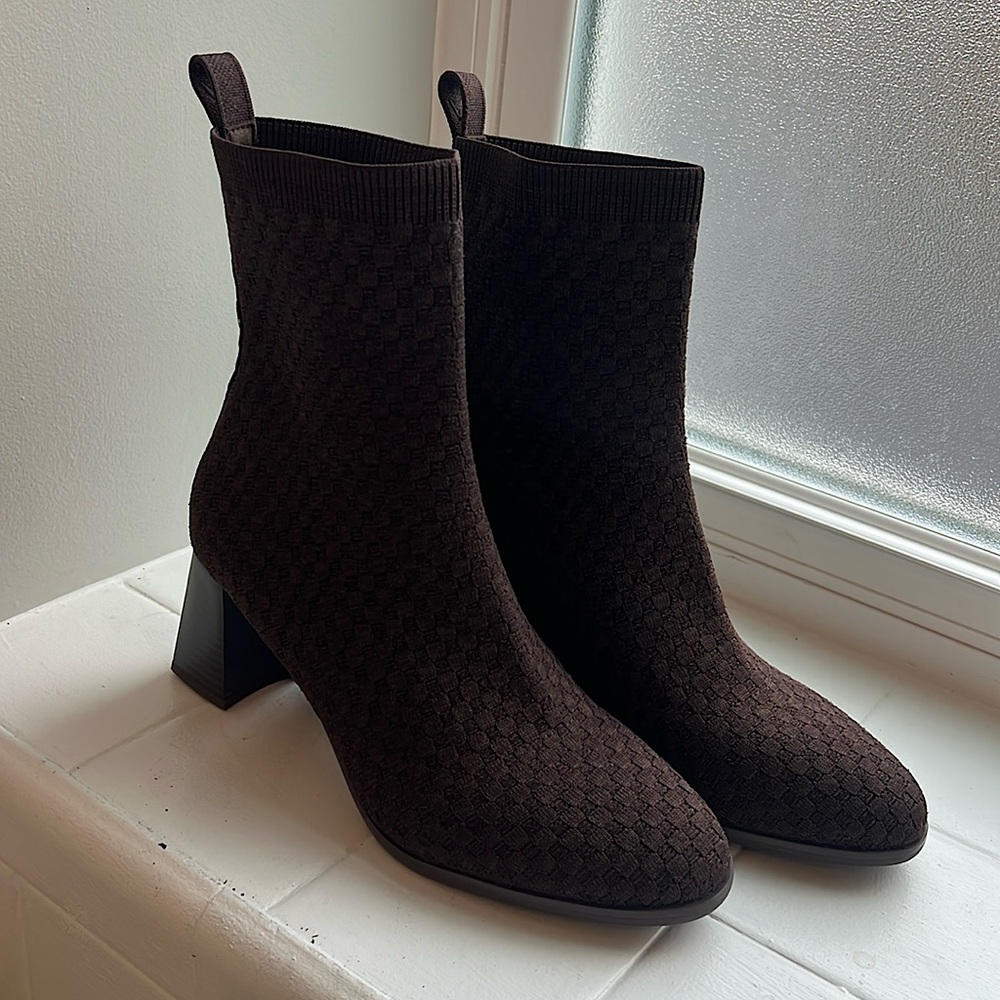 Vivaia Brown Square Heel Bootie. Round Toe. Size 40/US9. Water Repellent.